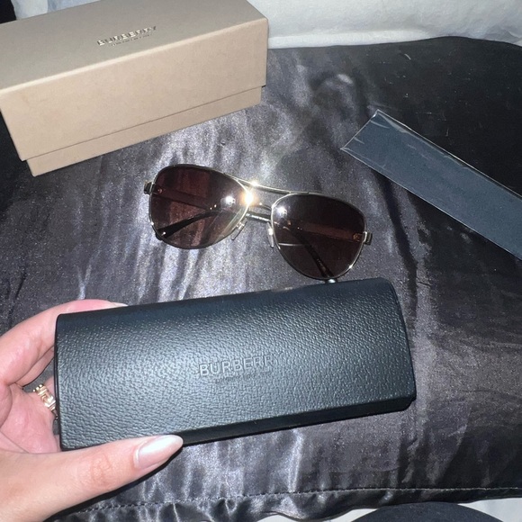 Brand New Burberry aviator sunglasses - Picture 4 of 5